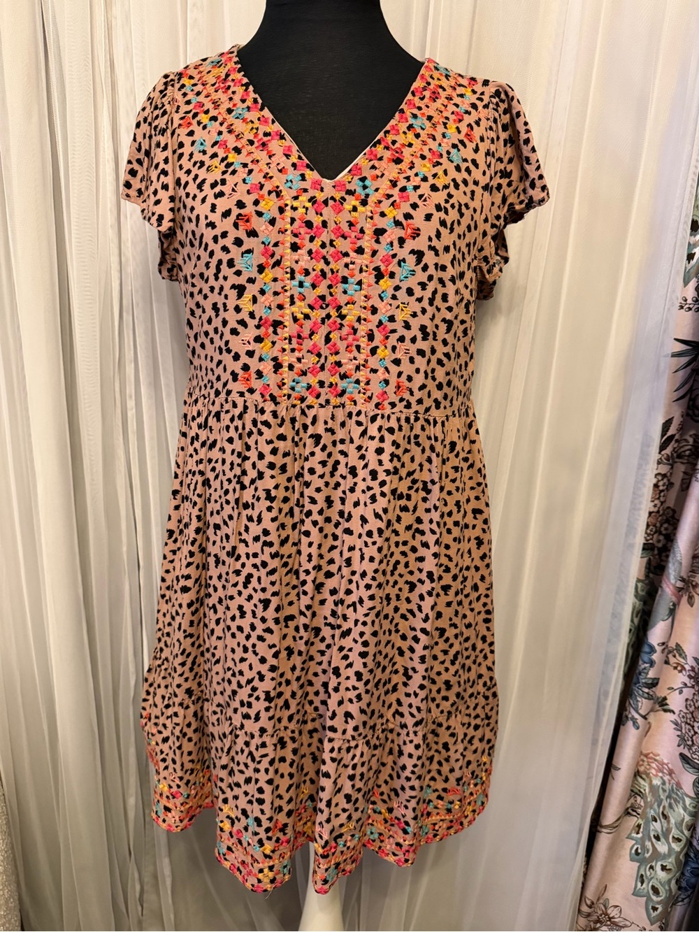 Savanna Jane Embroidered Leopard Print Boho Dress Size Small Pink Flutter Sleeve